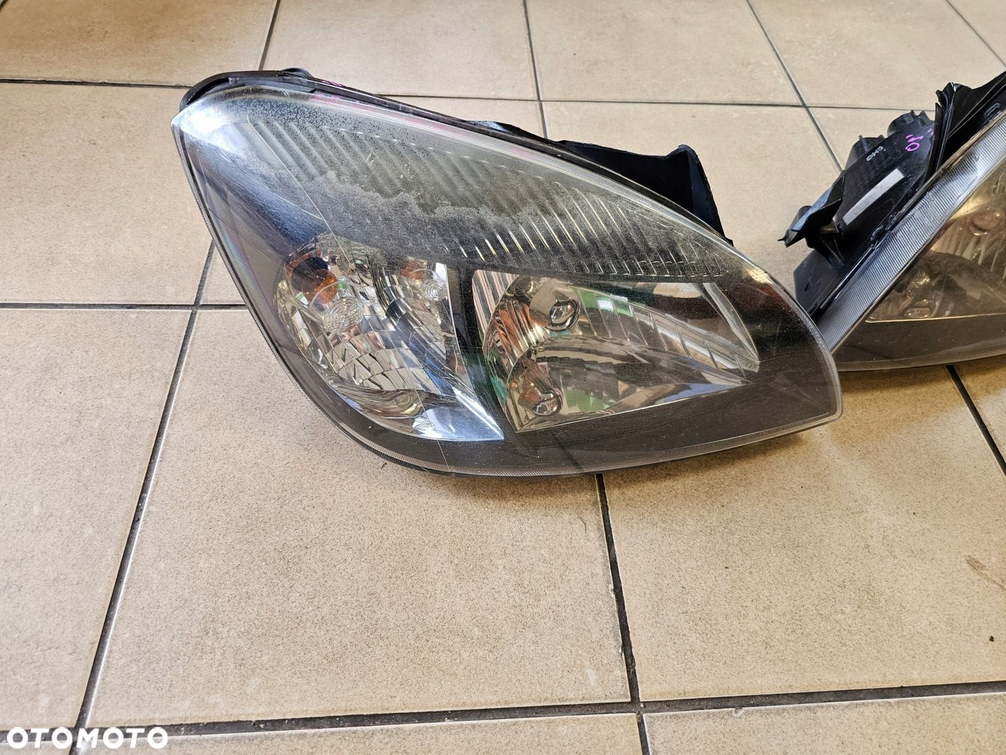 LAMPA LEWY LUB PRAWY PRZÓD KIA RIO II 09 EU - 2