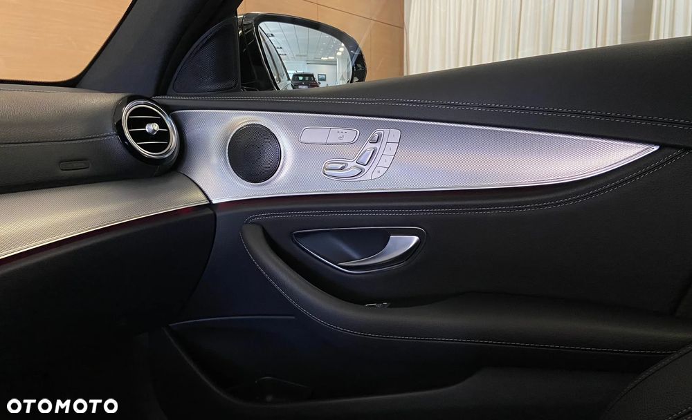 Mercedes-Benz Klasa E 220 d 4-Matic 9G-TRONIC - 22