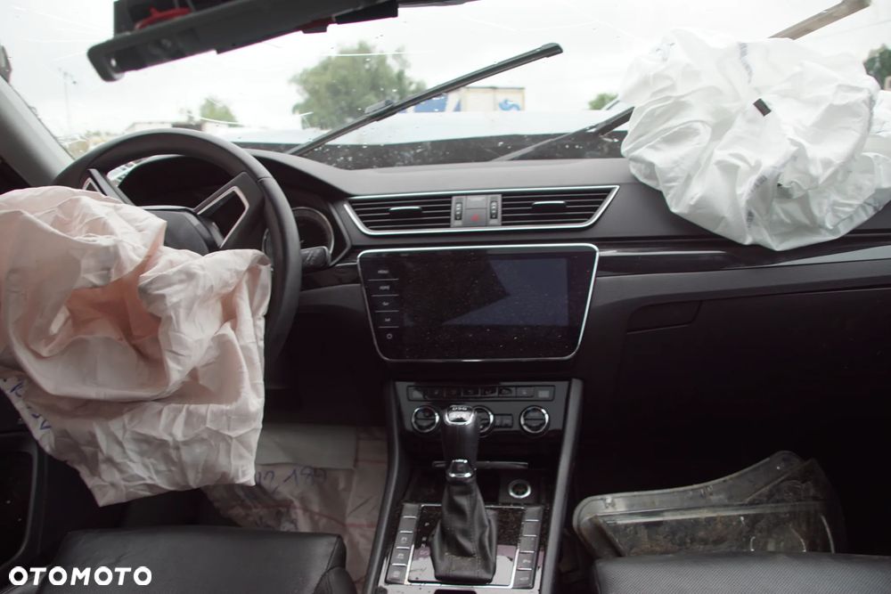 Auto na części - Skoda Superb III 4x4 2.0 TDI 190 KM DFHA SWP LF7M 2018R Silnik Skrzynia Drzwi Błotnik Zderzak Klapa Lampa Lusterko Klamka Szyba Deska Kokpit Sterownik Moduł Czujnik Licznik Wyświetlacz Panel Kierownica - 15
