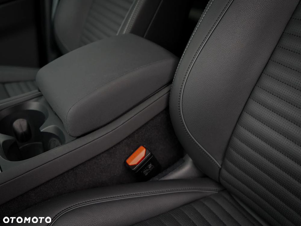Land Rover Discovery Sport 2.0 D200 mHEV R-Dynamic SE - 28