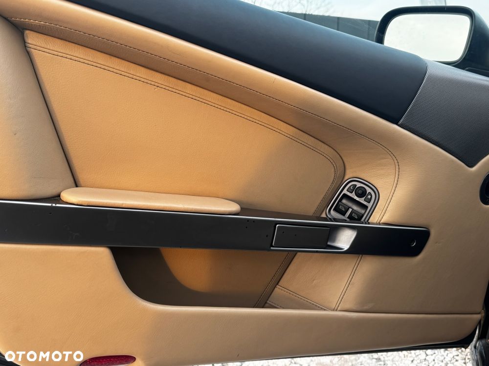 Aston Martin DB9 - 13