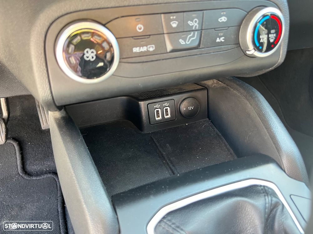 Ford Focus SW 1.5 TDCi EcoBlue Connected - 37
