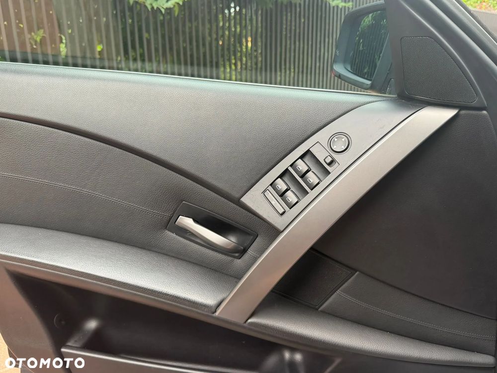 BMW Seria 5 525d - 21