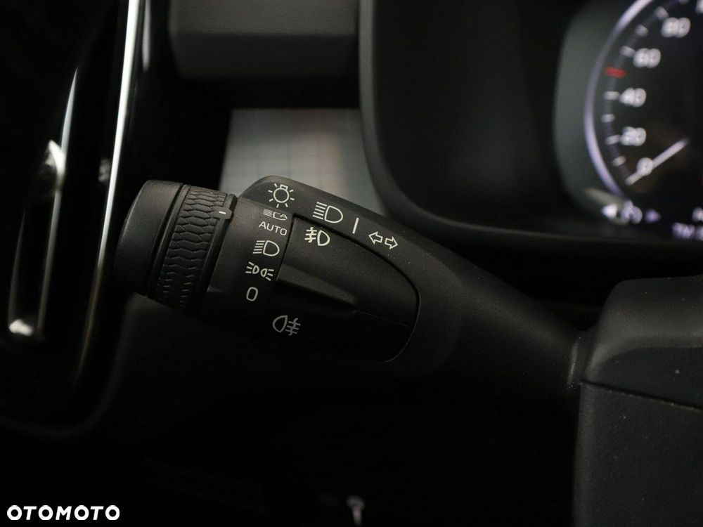 Volvo XC 40 D4 AWD Momentum Pro - 34