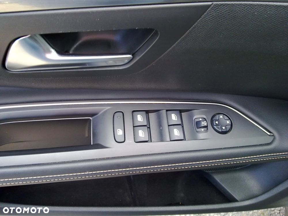Peugeot 5008 1.6 PureTech GT Line S&S EAT8 - 26
