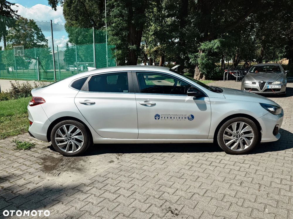 Hyundai i30 Fastback 1.6 CRDI Premium - 4
