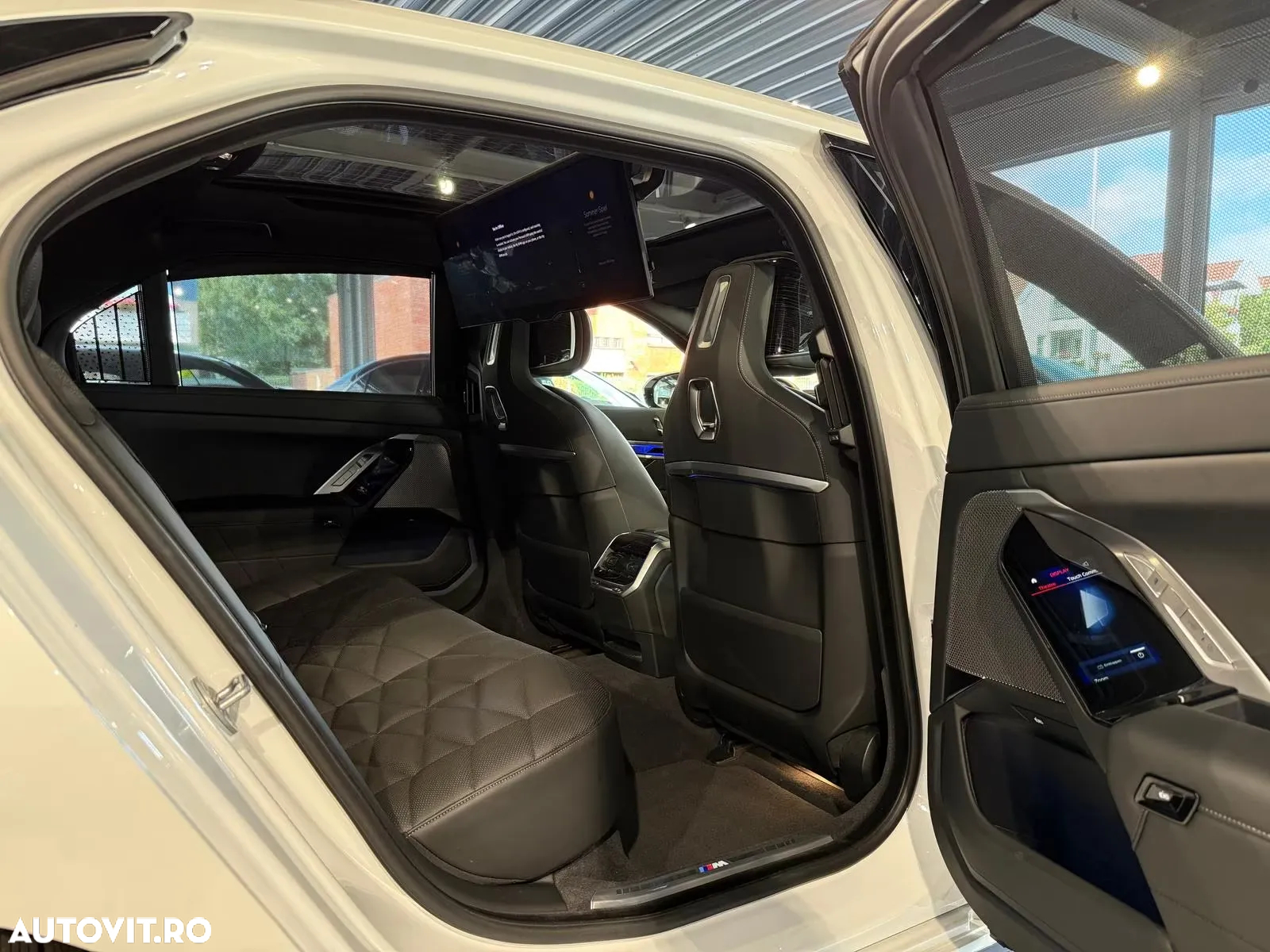 BMW Seria 7 740d xDrive MHEV - 26