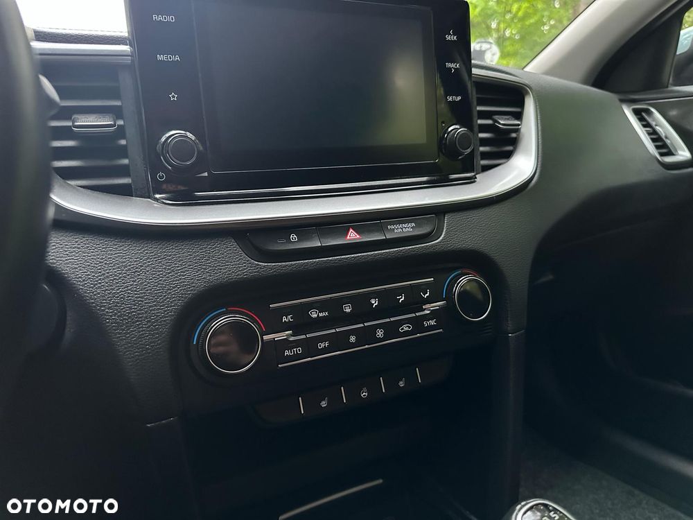 Kia Ceed - 8