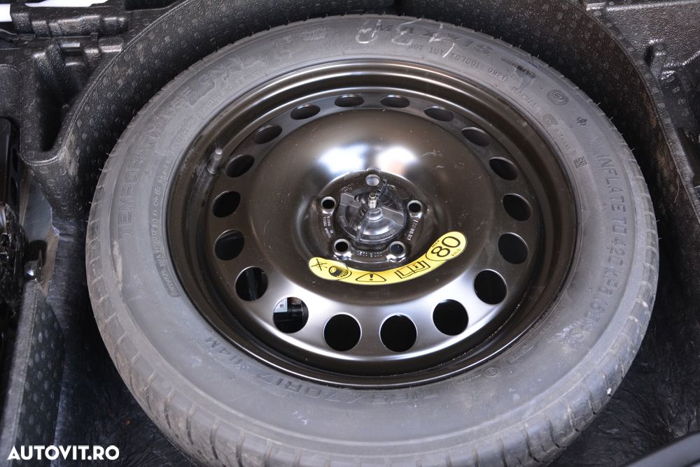 Ford Kuga 2.5 Duratec FHEV ST-LINE - 26