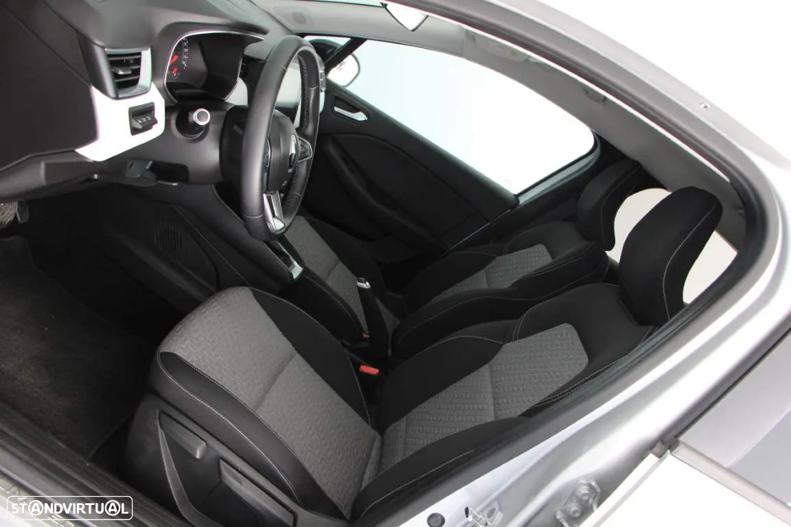 Renault Clio 1.0 TCe Limited CVT - 26