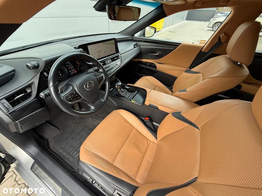 Lexus ES 300h Business Edition - 4