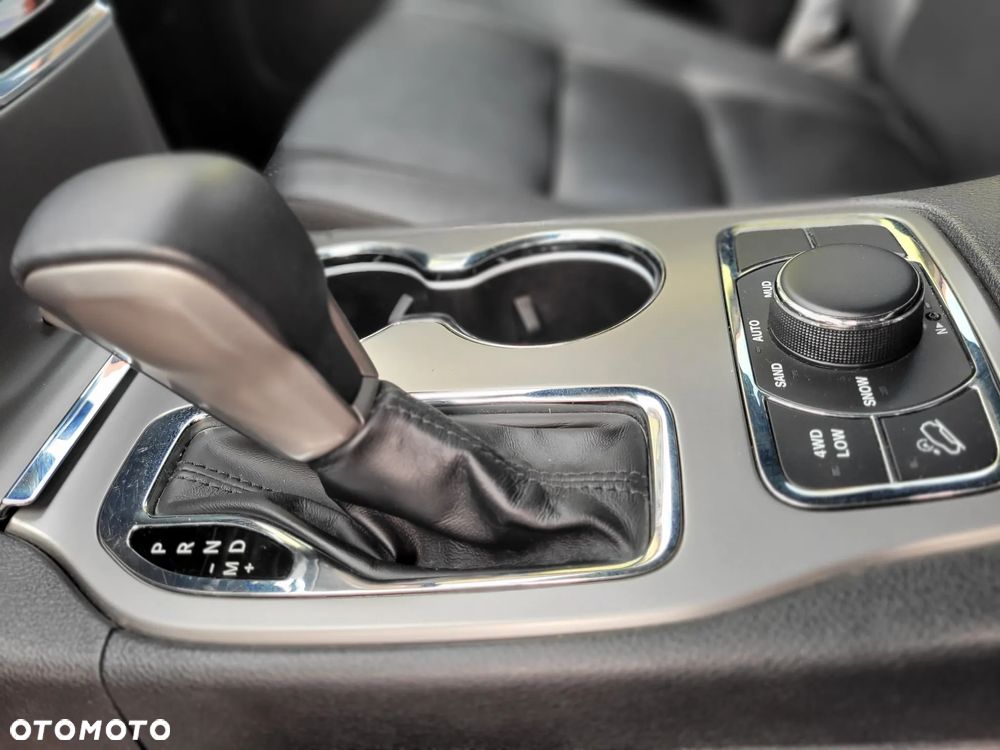 Jeep Grand Cherokee - 21