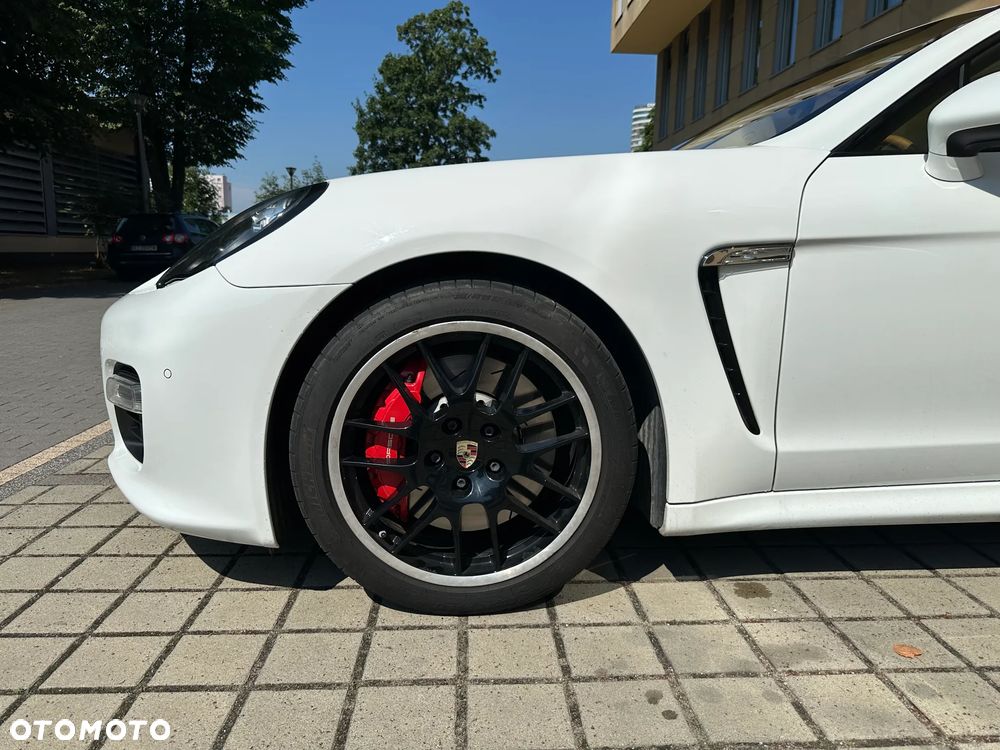 Porsche Panamera Turbo PDK - 3