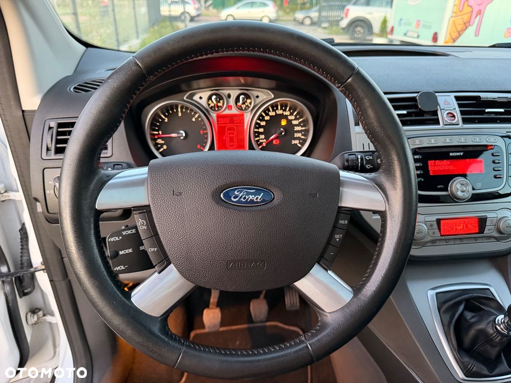 Ford Kuga 2.0 TDCi 4x4 Titanium - 34