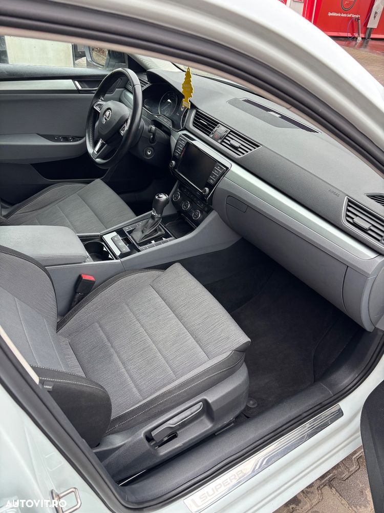 Skoda Superb 2.0 TDI DSG Sportline - 10