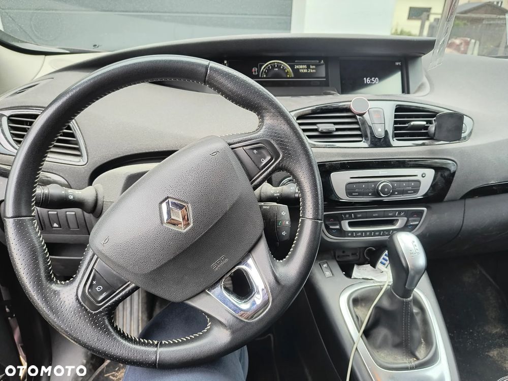 Renault Grand Scenic - 9