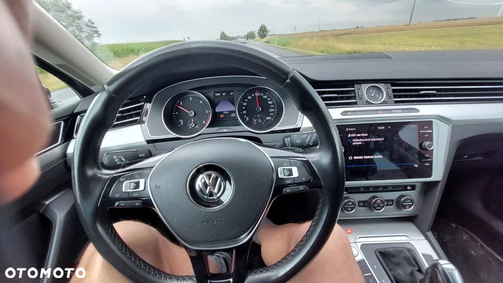 Volkswagen Passat - 11