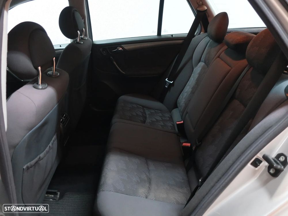 Mercedes-Benz C 220 T CDI Avantgarde - 12