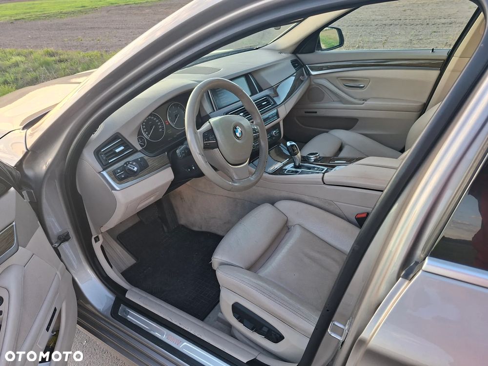 BMW Seria 5 520d xDrive - 14