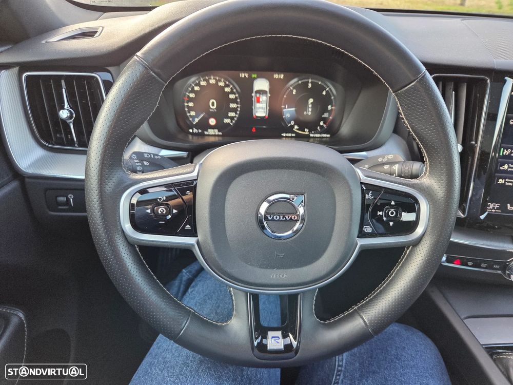 Volvo XC 40 2.0 D4 R-Design AWD - 25