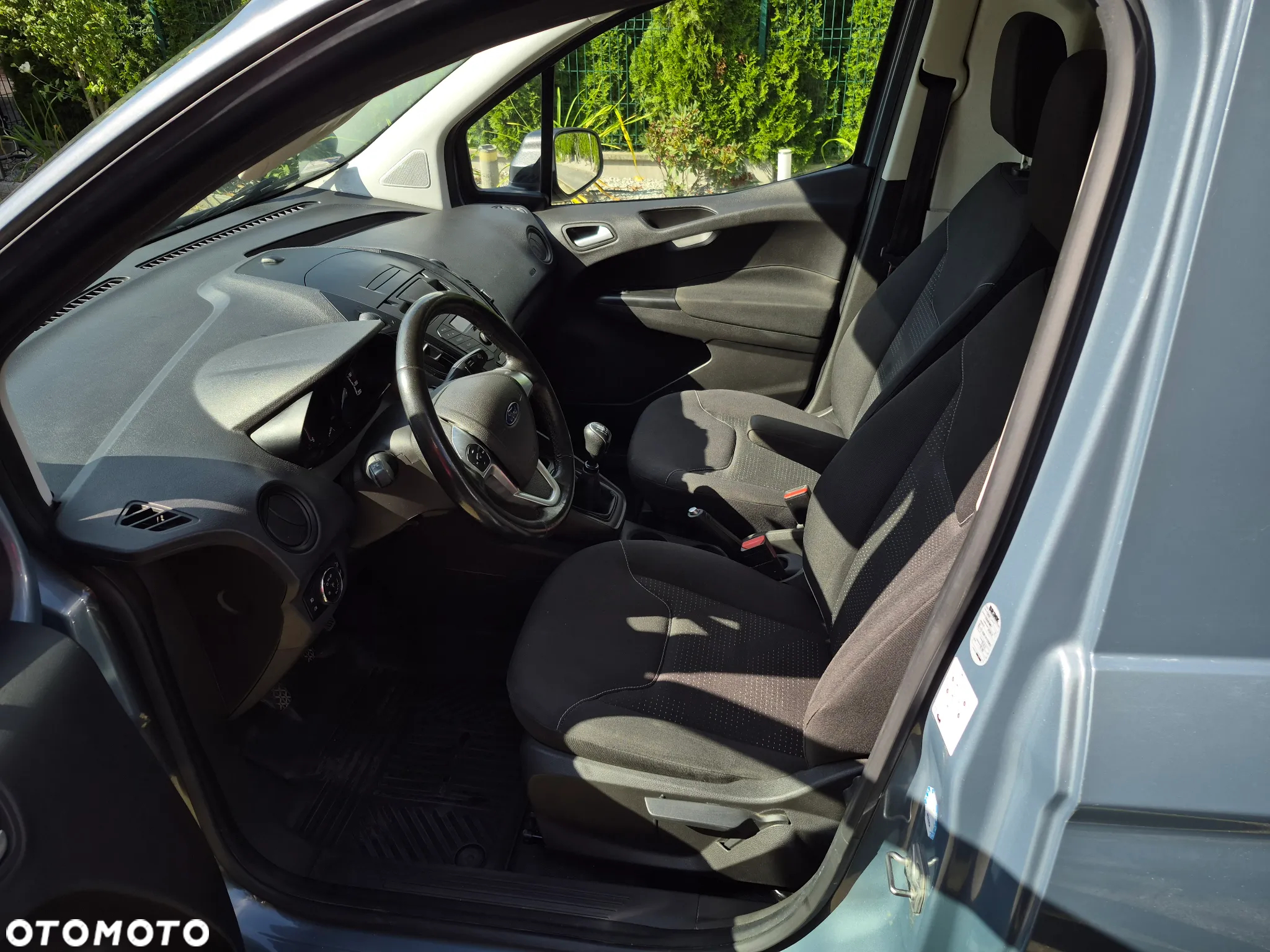 Ford COURIER - 3