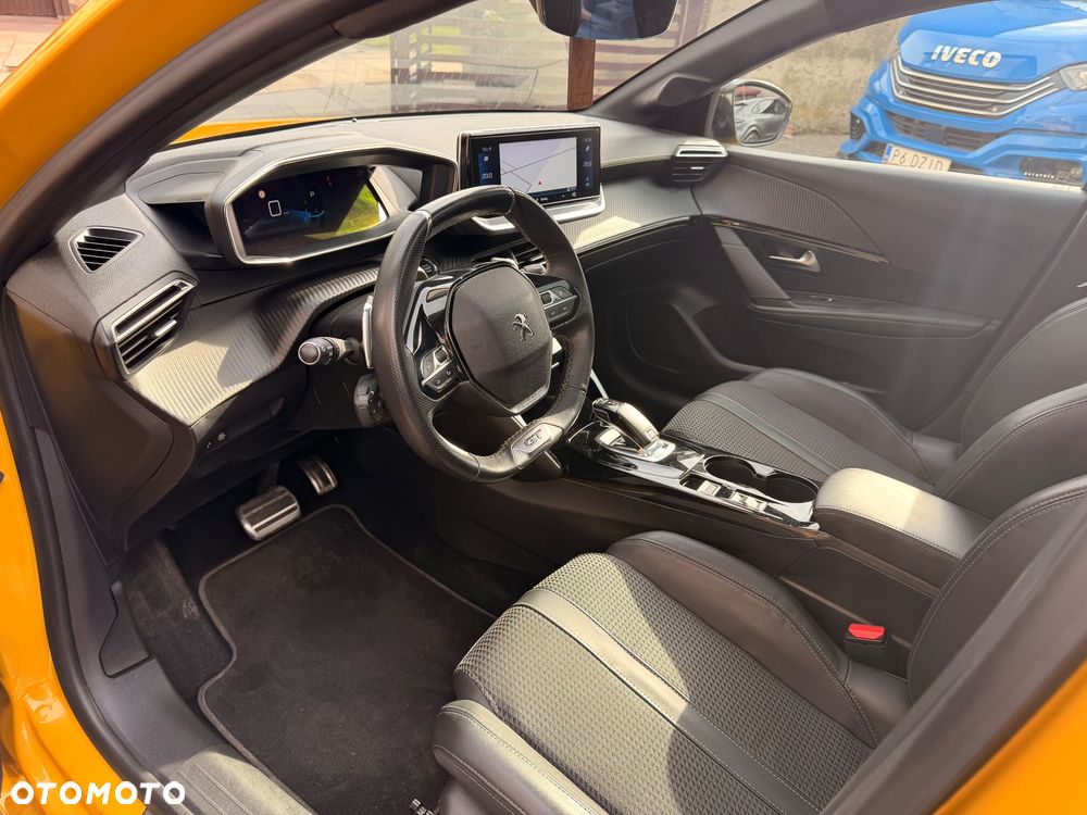 Peugeot 208 PureTech 130 EAT8 GT - 4