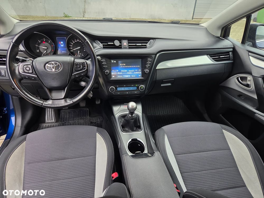 Toyota Avensis 1.6 D-4D Premium - 8