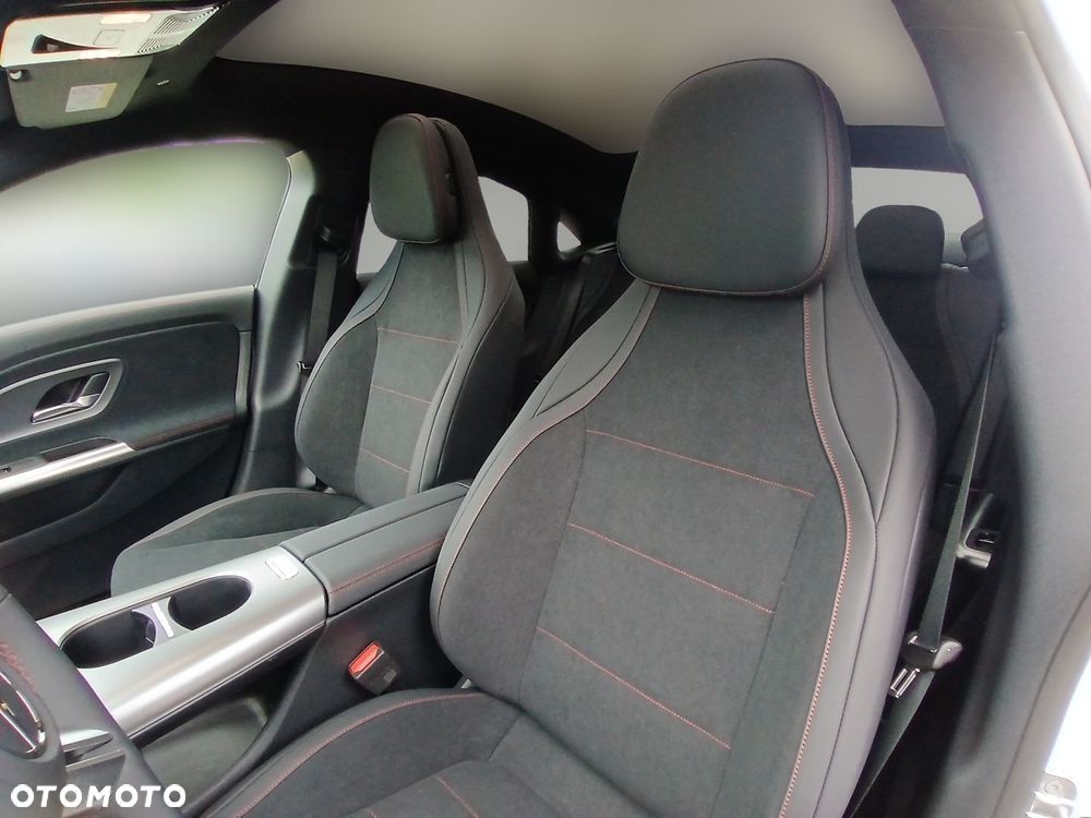 Mercedes-Benz CLA 200 mHEV 8G-DCT - 11