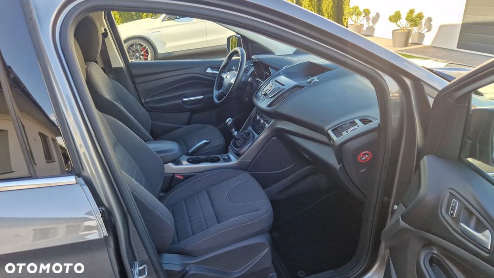 Ford Kuga 1.6 EcoBoost 2x4 Titanium - 8