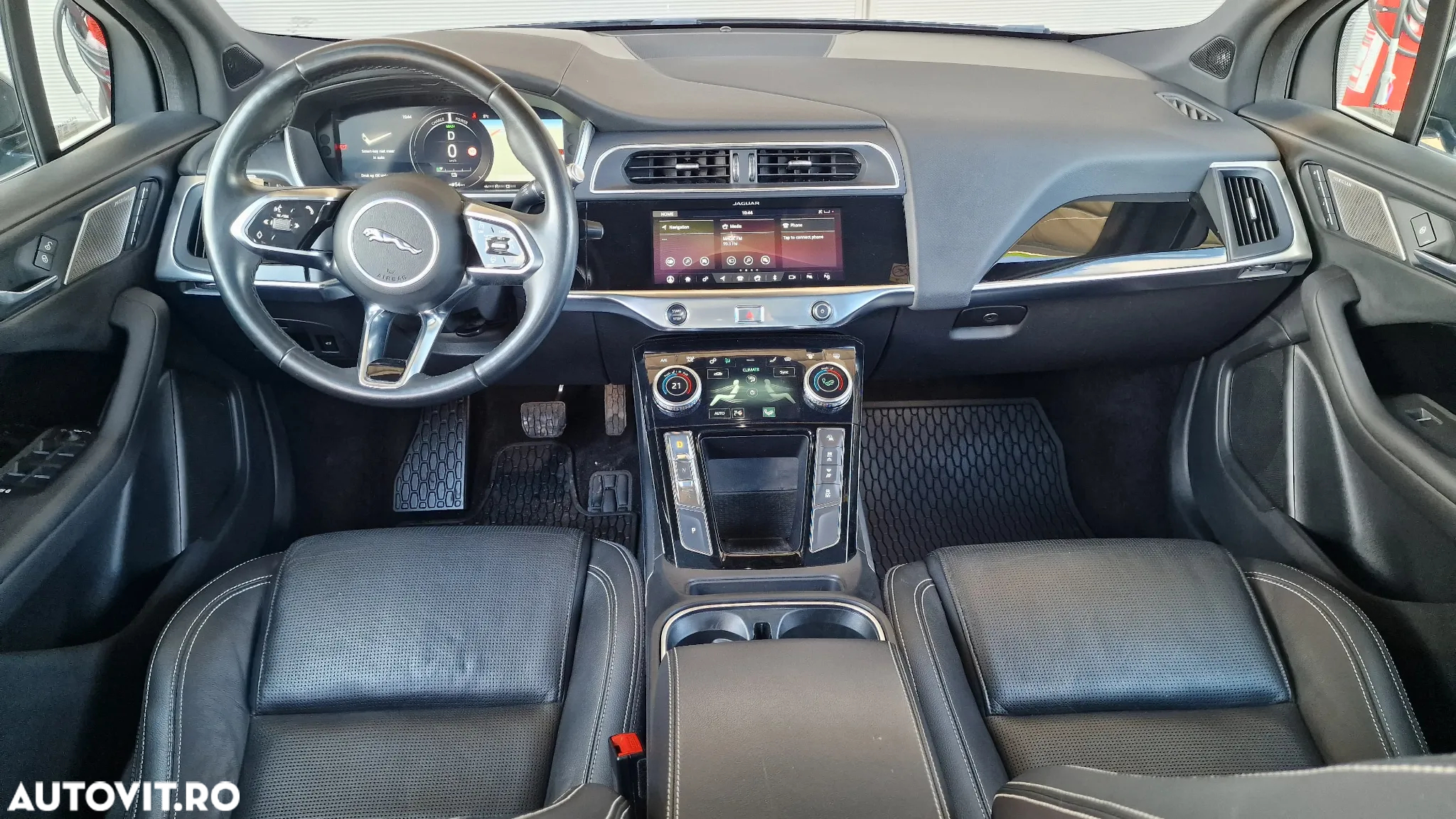 Jaguar I-Pace EV400 AWD SE - 8