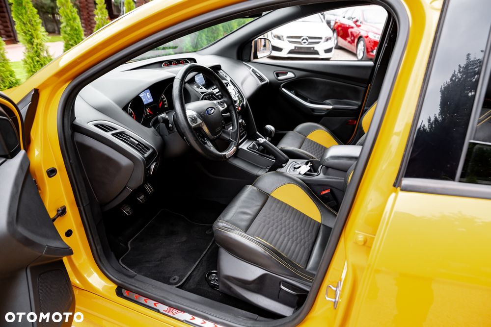 Ford Focus 2.0 EcoBoost ST - 19