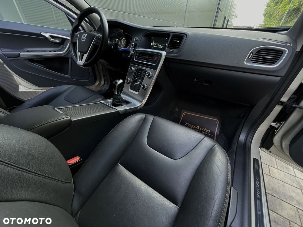 Volvo V60 D2 Momentum - 17