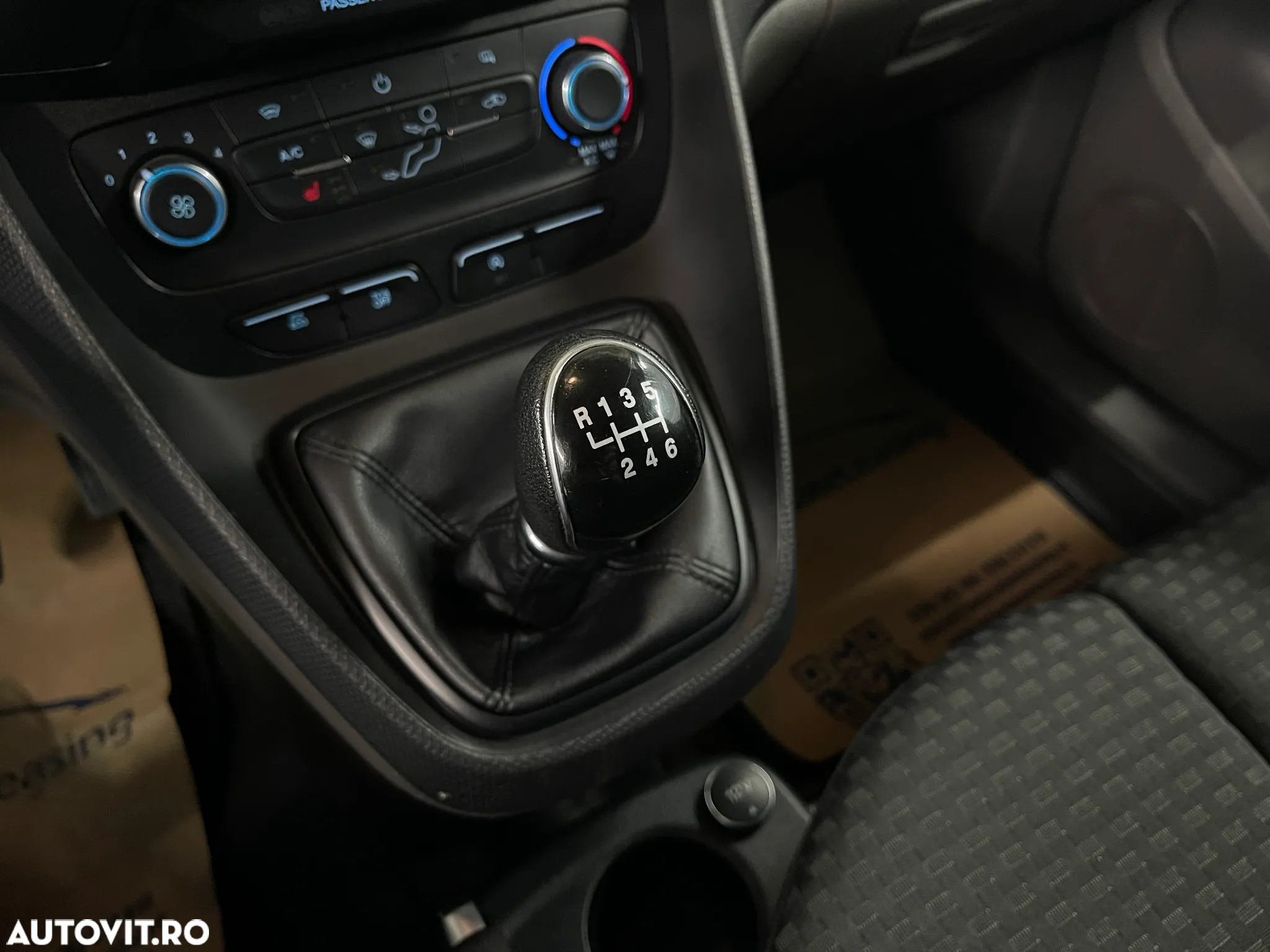 Ford Transit Connect - 16