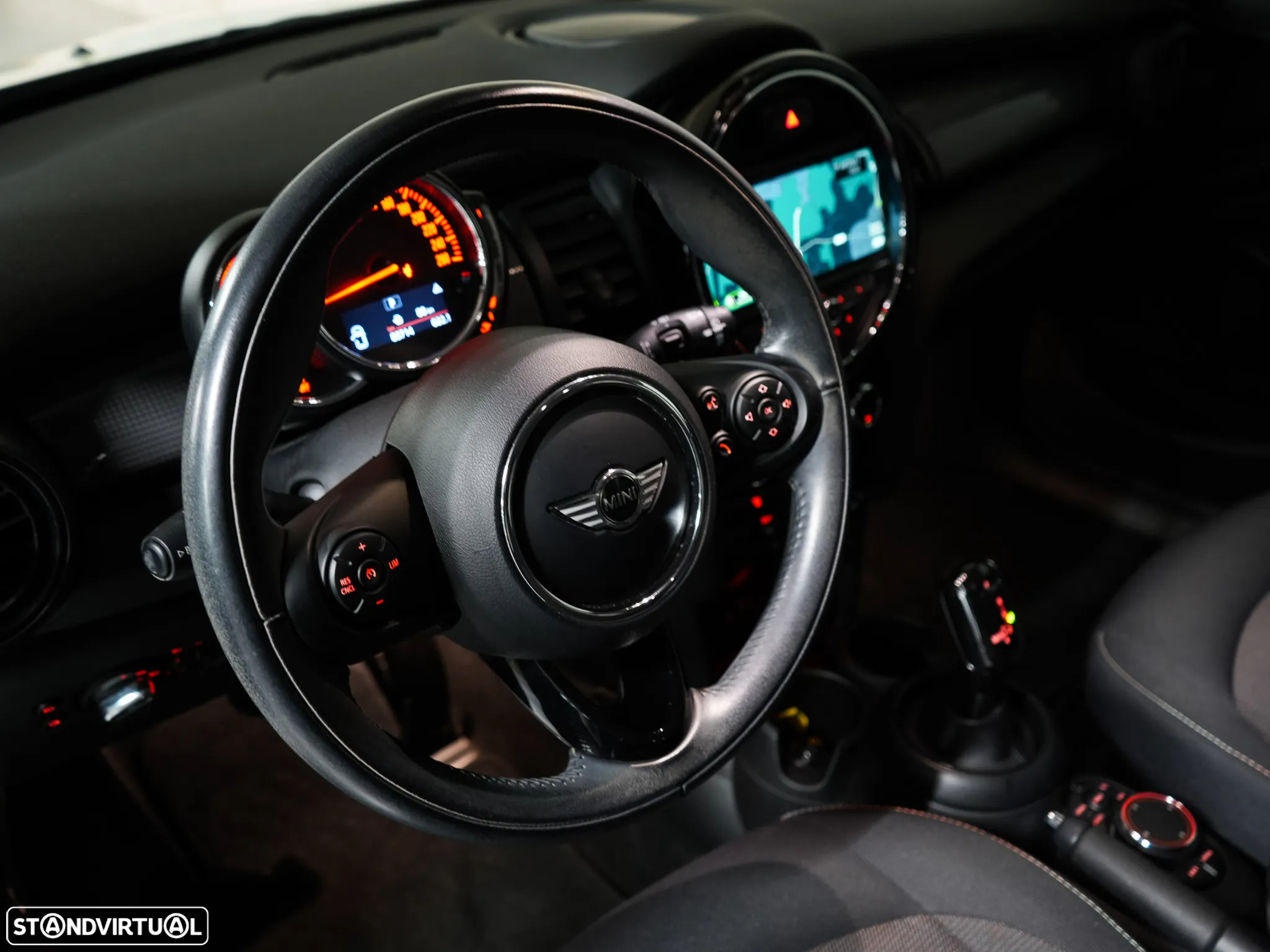 MINI 5 Portas Cooper D Auto - 20