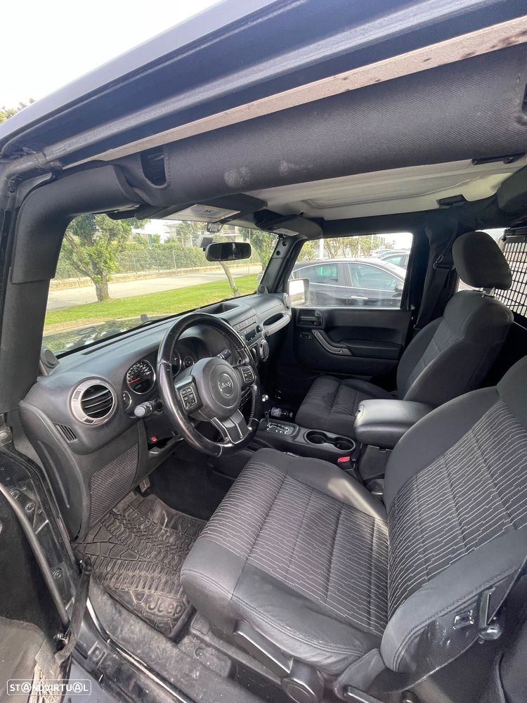 Jeep Wrangler 2.8 CRD Auto Sport - 8