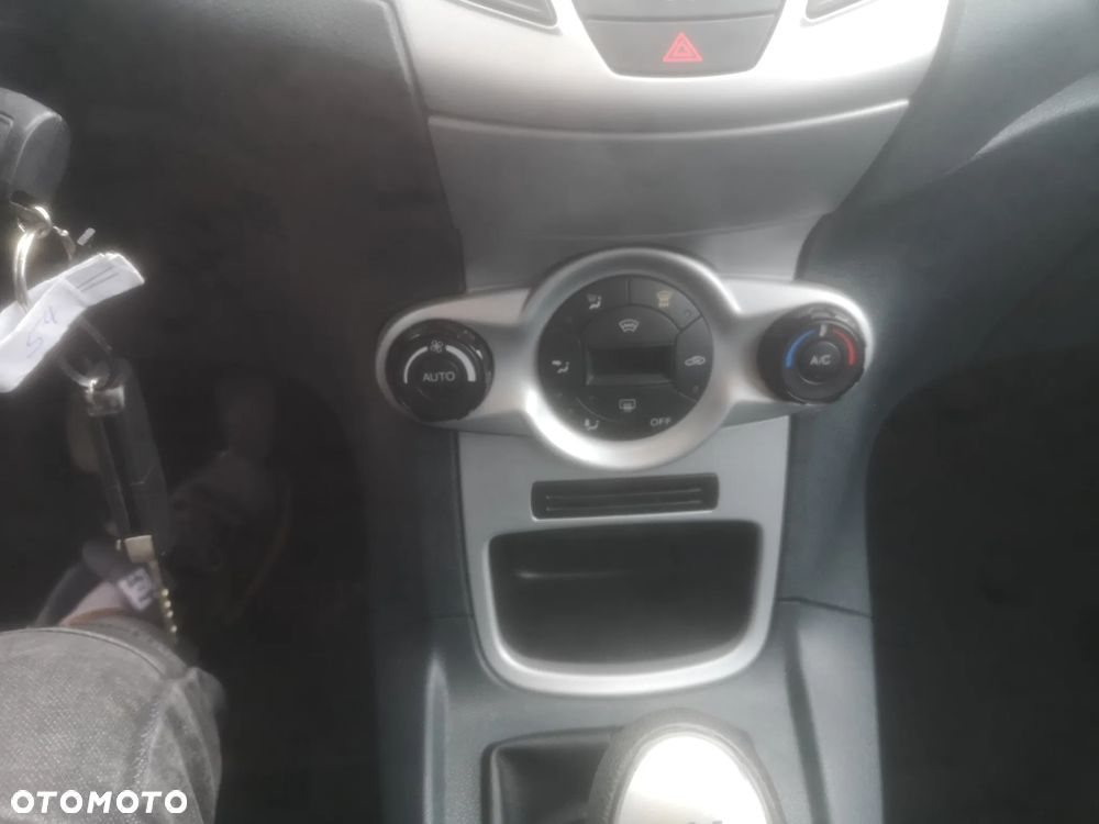 Ford Fiesta 1.25 Celebration - 26