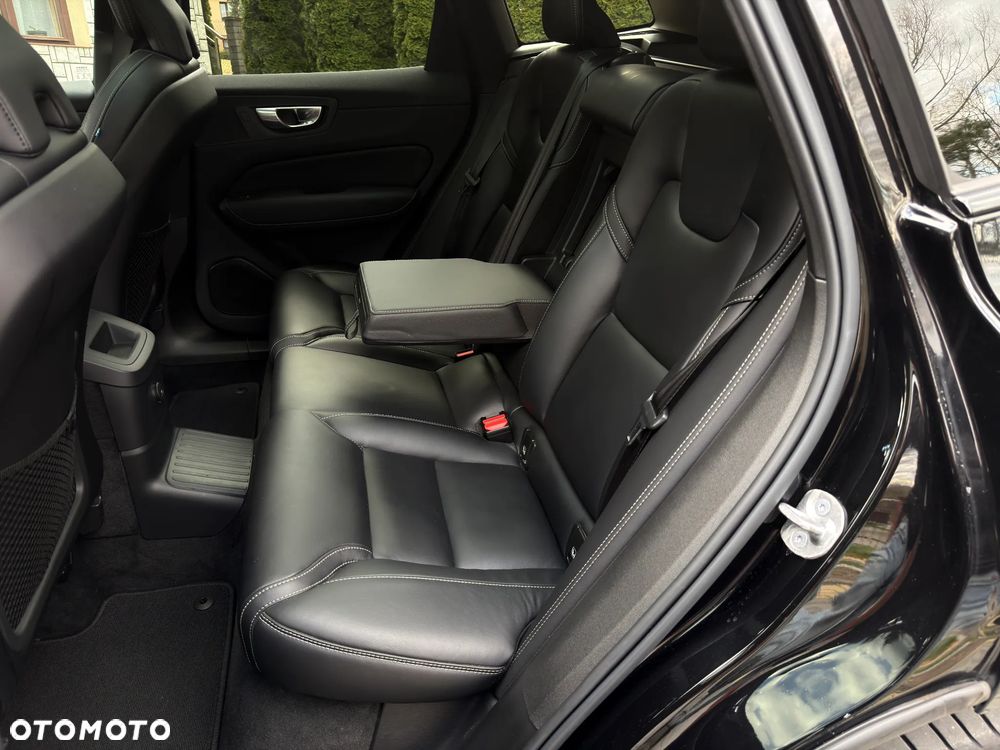 Volvo XC 60 T8 AWD Plus Dark - 22