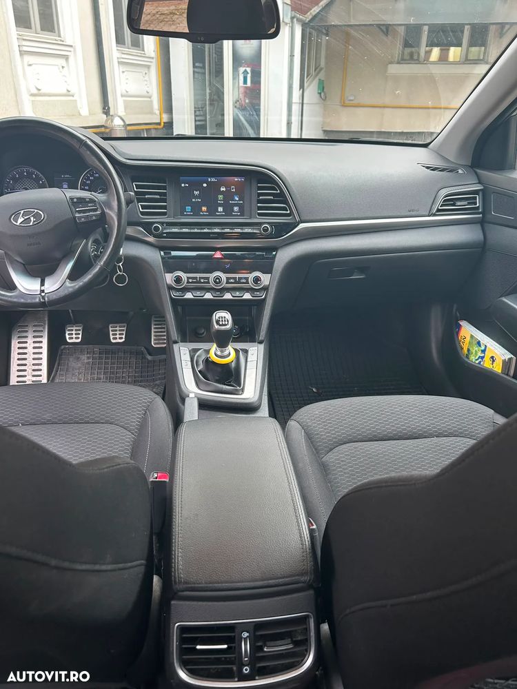 Hyundai Elantra 1.6 MPi Classic - 8