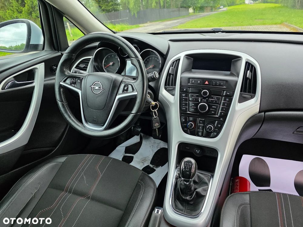 Opel Astra 1.4 150 Jahre - 10