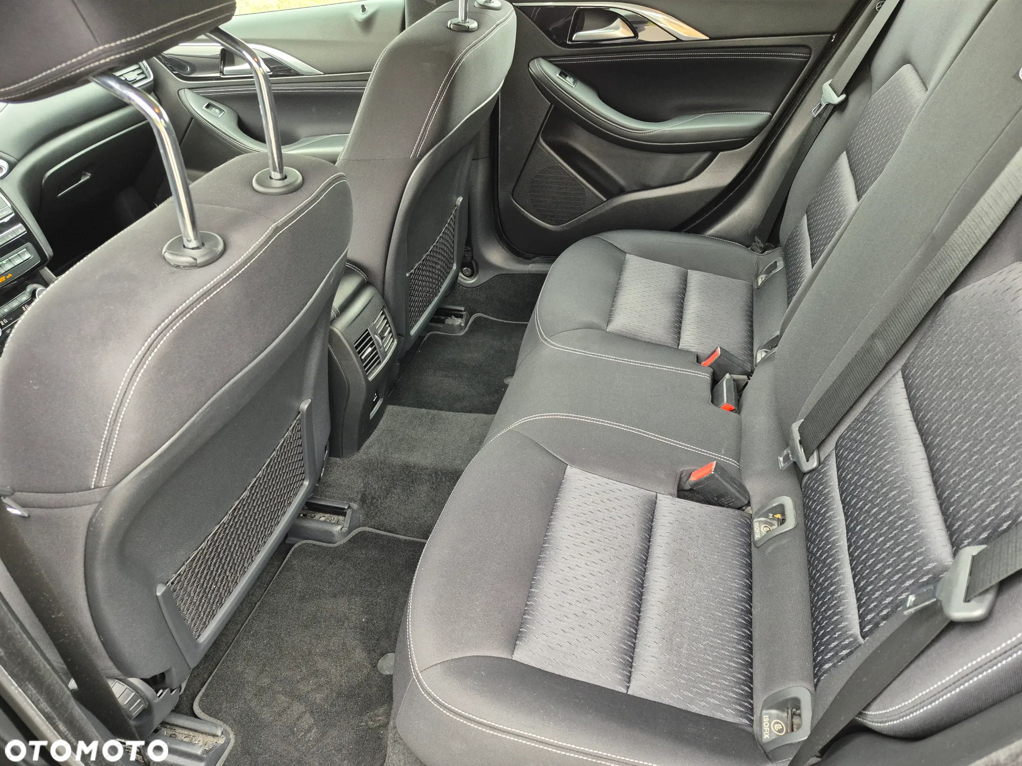 Infiniti Q30 1.6t - 15