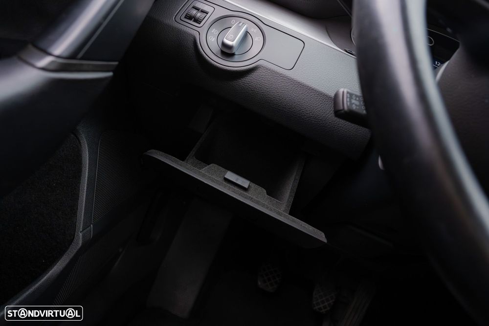 VW Passat 1.6 TDI Confortline BM - 46