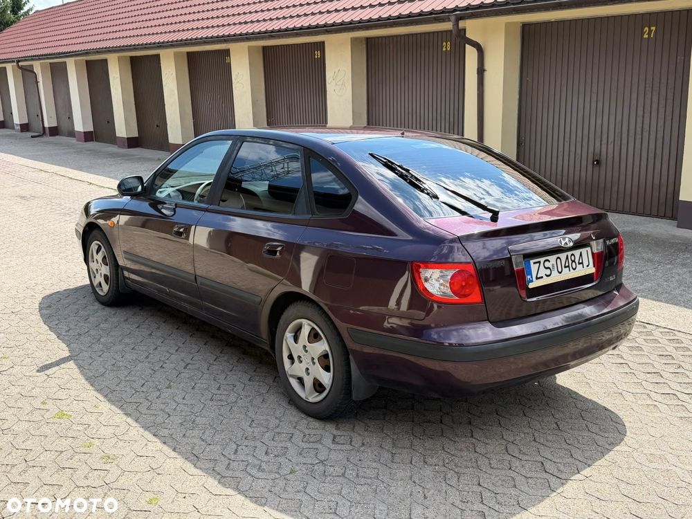 Hyundai Elantra - 2