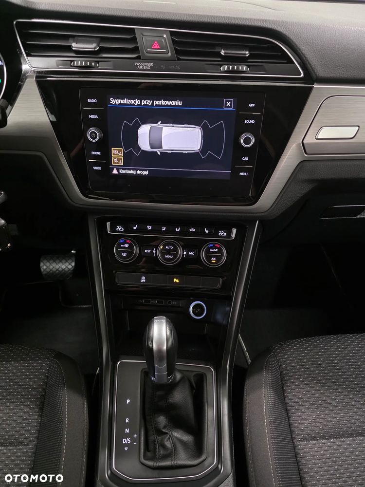 Volkswagen Touran - 10