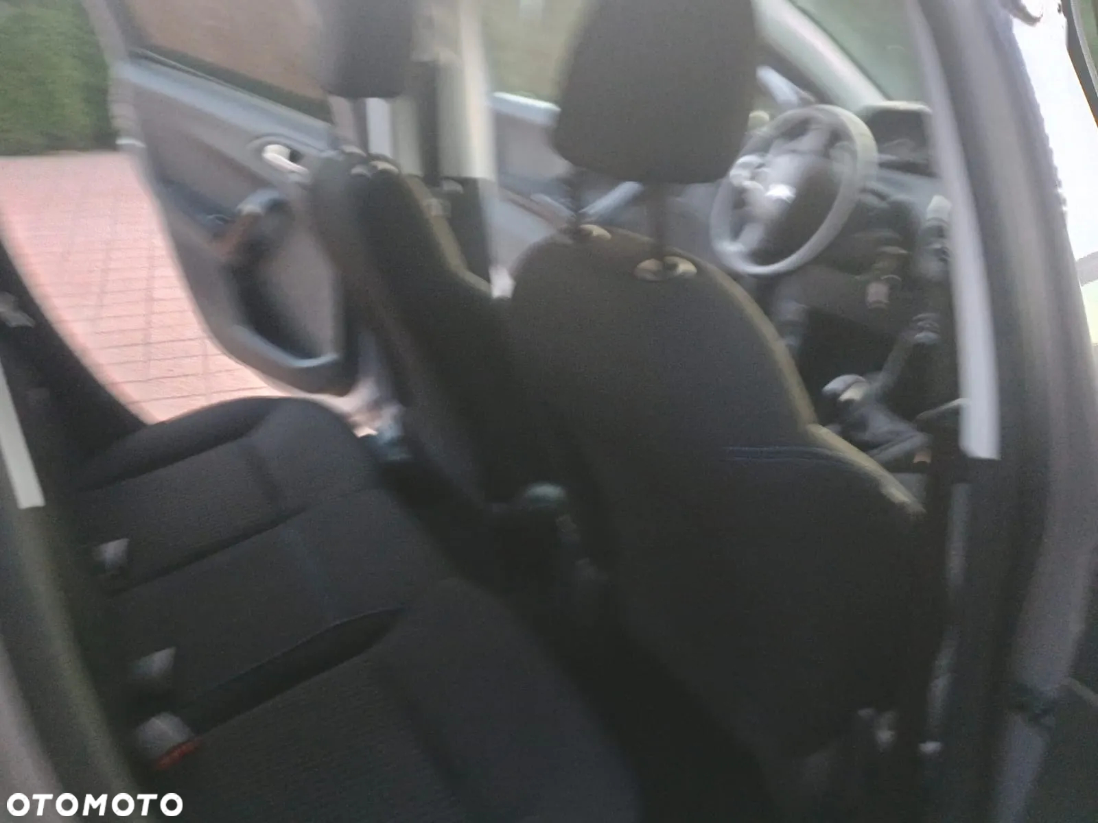 Peugeot 208 - 25