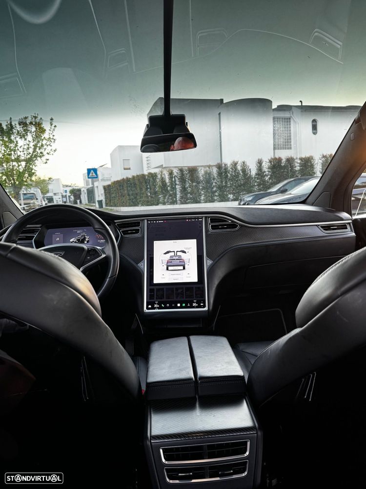 Tesla Model X 90D - 6