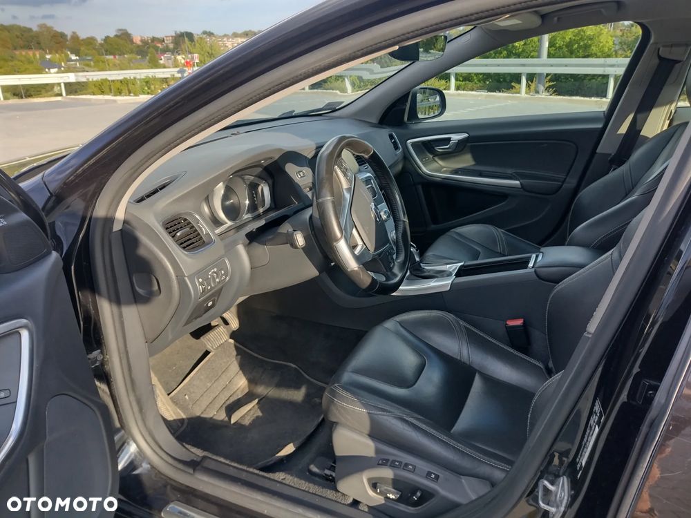 Volvo S60 T5 Drive-E Dynamic Edition (Kinetic) - 9