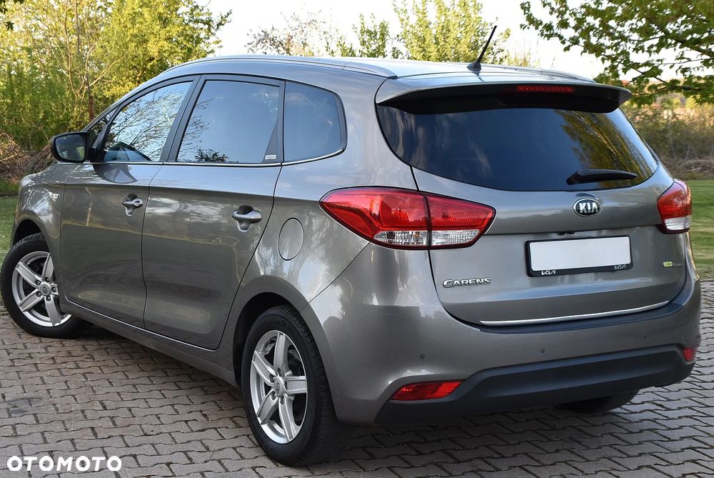 Kia Carens - 5