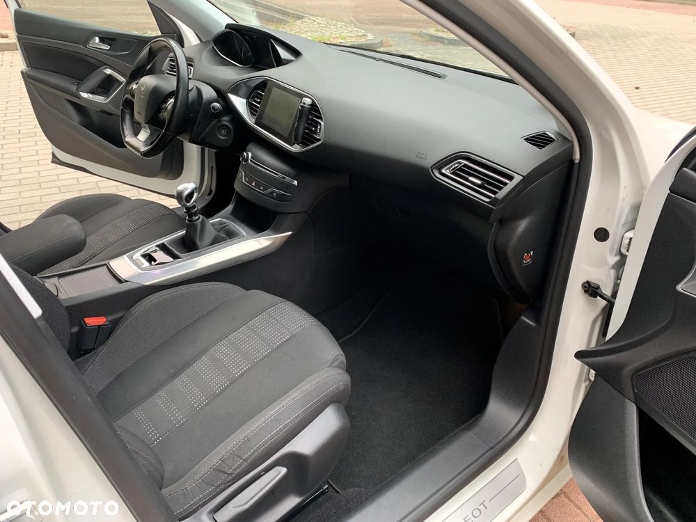 Peugeot 308 1.6 BlueHDi Allure S&S - 11