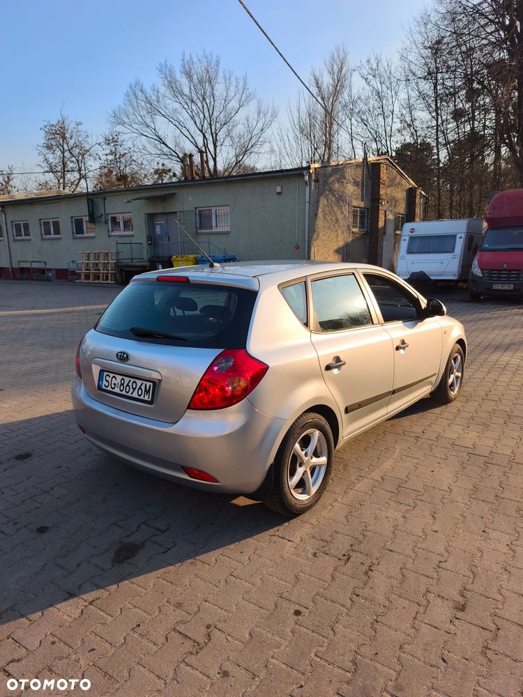 Kia Ceed 1.6 Comfort + - 6