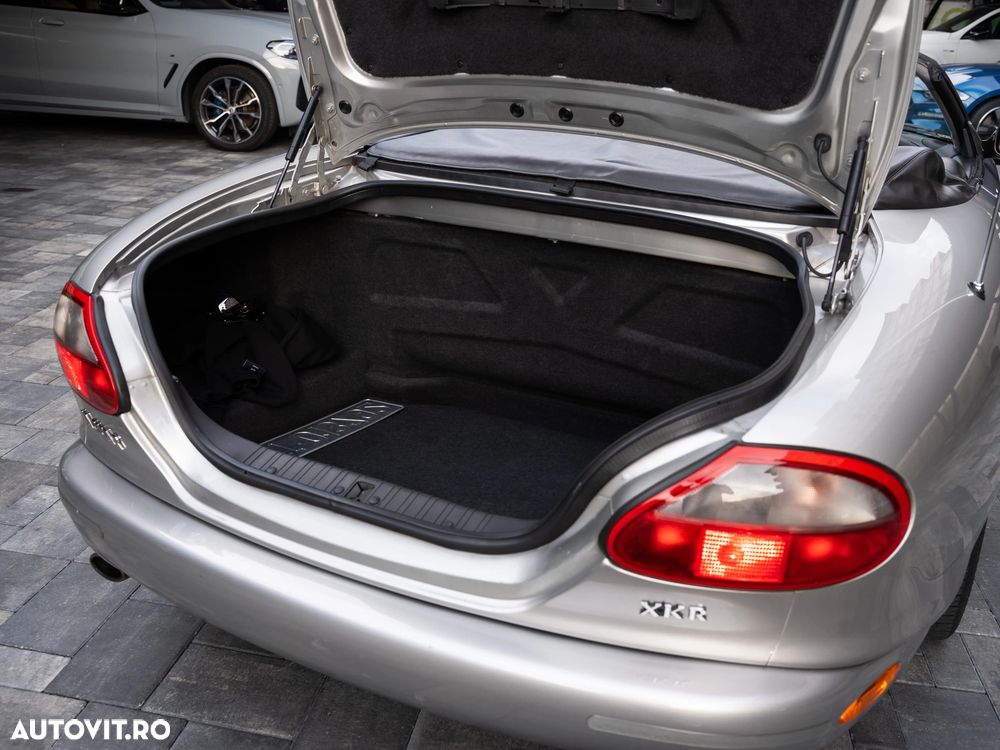 Jaguar XKR - 13